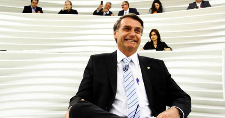 O dia em que ex-guerrilheiro, militantes e desarmamentistas tentaram “fuzilar” Bolsonaro